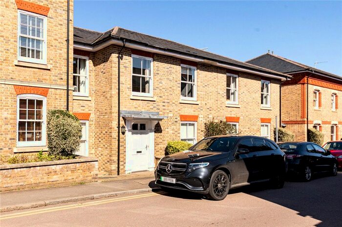 2 Bedroom Maisonette To Rent In Manor Street, Berkhamsted, Hertfordshire, HP4