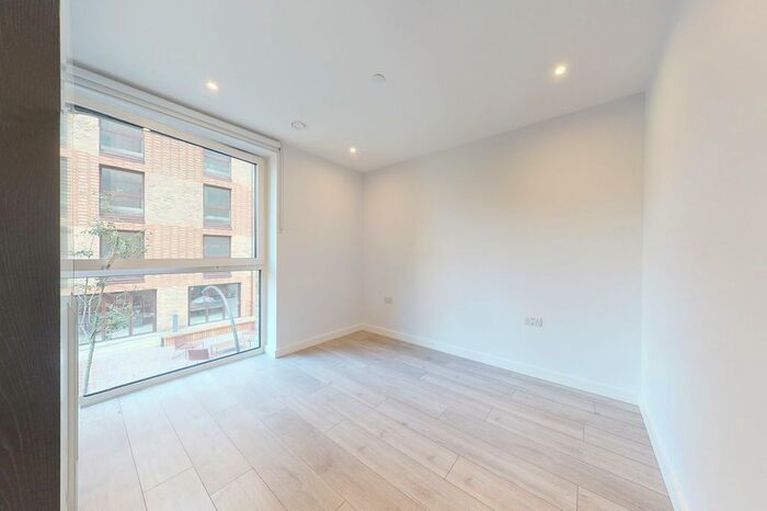 2 Bedroom Flat To Rent In Chatteris Way, London, SE17