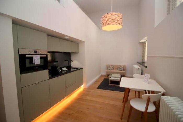 1 Bedroom Flat To Rent In Flat, Mcdonald Road, Edinburgh, EH7