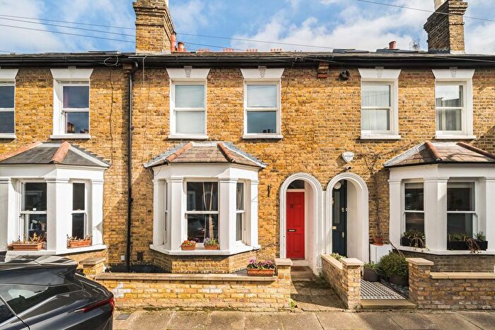 2 Bedroom Property For Sale In Clairville Gardens, Hanwell, W7