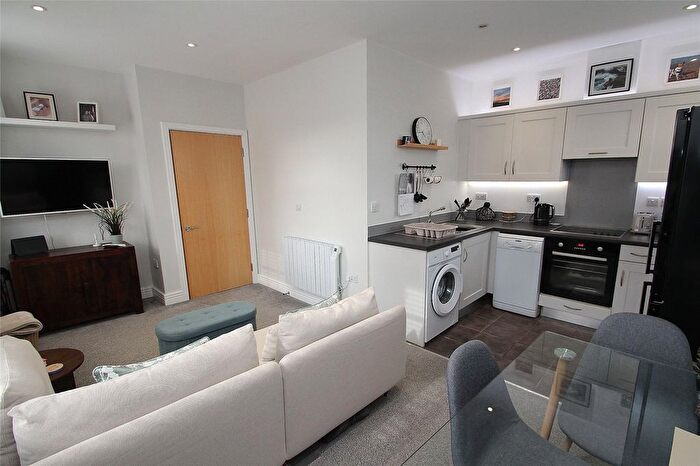 1 Bedroom Flat For Sale In North Square, Knowle, Fareham, Hampshire, PO17