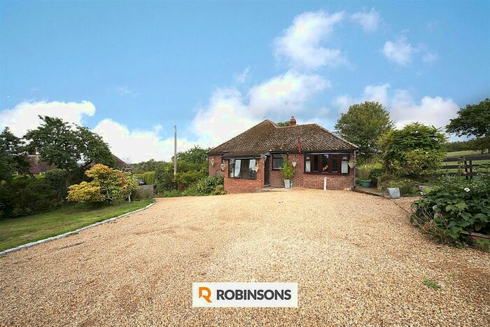 4 Bedroom Detached Bungalow For Sale In Tring Road, Dunstable, LU6