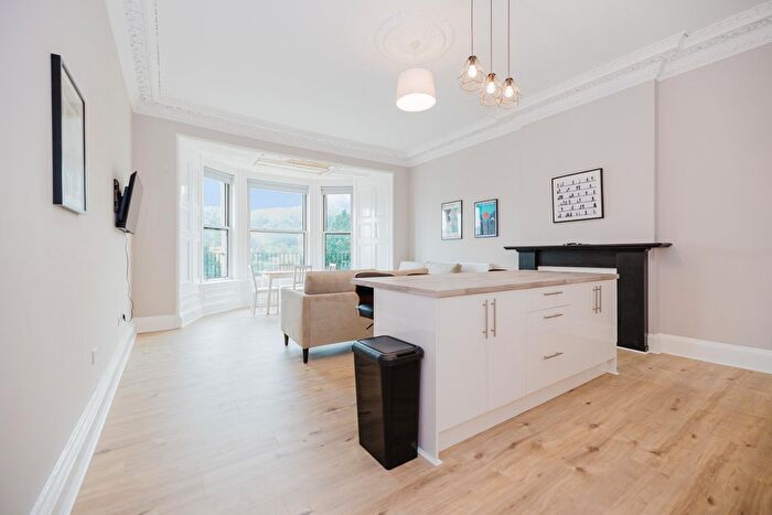 4 Bedroom Flat To Rent In Princes Street, Edinburgh, EH2