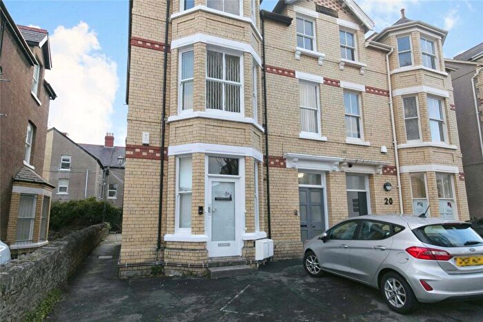 2 Bedroom Flat For Sale In Wynnstay Road, Colwyn Bay, Conwy, LL29