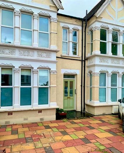 1 Bedroom Flat To Rent In Palmerston Crescent, London, N13
