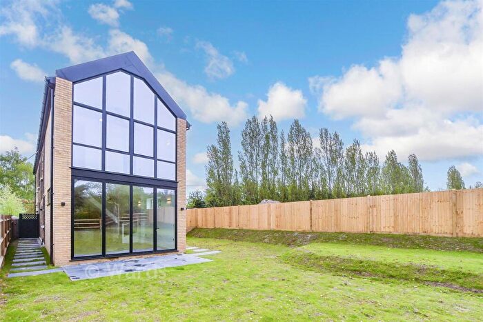 4 Bedroom Detached House For Sale In Stonehorse Lane, Rochester, Kent, ME3