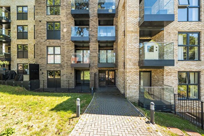 3 Bedroom Flat For Sale In West Hill, Sanderstead, Croydon, CR2