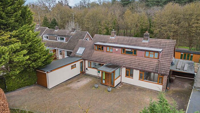 4 Bedroom Detached House For Sale In The Holdings, Hatfield, Hertfordshire, AL9