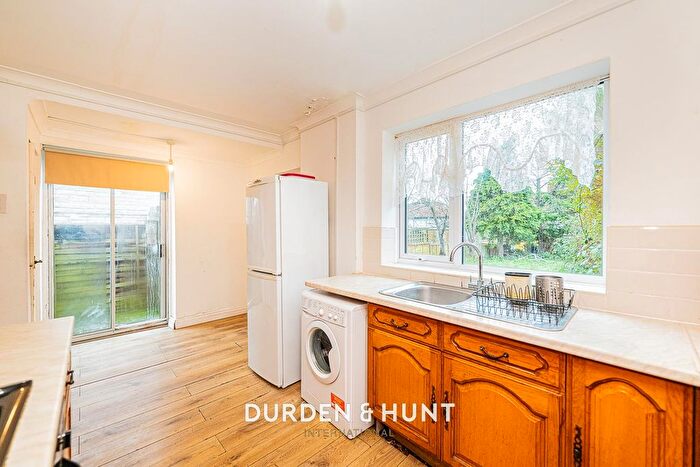 2 Bedroom End Of Terrace House For Sale In Goldingham Avenue, Loughton, IG10