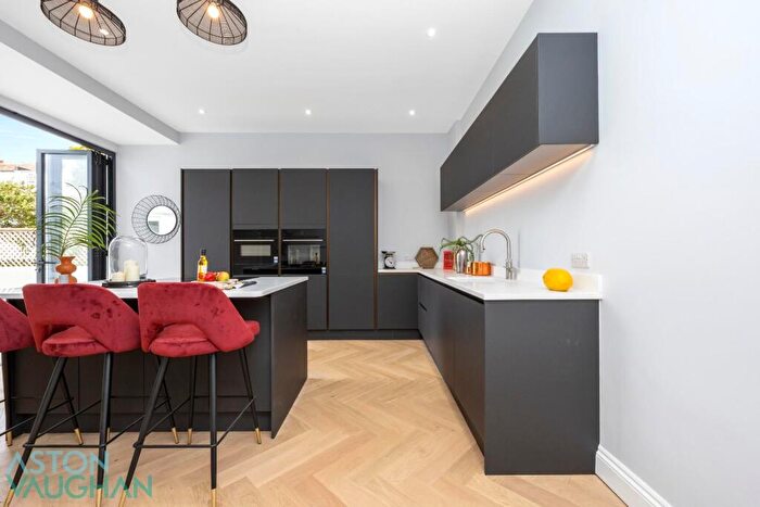 5 Bedroom Semi-Detached House To Rent In Pembroke Crescent, Hove, BN3
