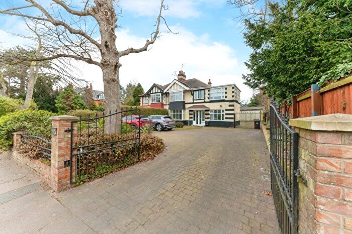 4 Bedroom Semi-Detached House For Sale In Bargate, Grimsby, Lincolnshire, DN34