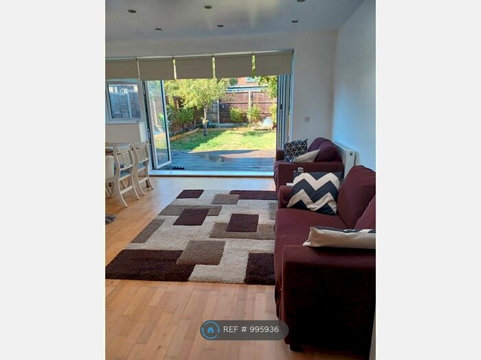 2 Bedroom Bungalow To Rent In Rugby Avenue, Wembley, HA0