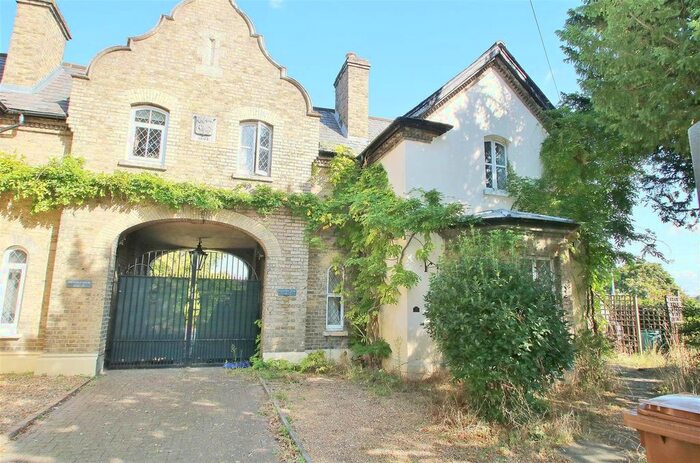 3 Bedroom Semi-Detached House To Rent In Sandhills, Wallington, SM6