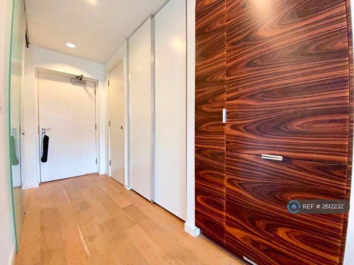 Studio To Rent In Ontario Tower, London, E14