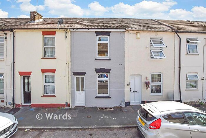 2 Bedroom Terraced House For Sale In Fox Street, Gillingham, Kent, ME7