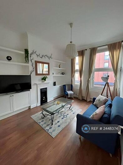 2 Bedroom Flat To Rent In Balham Hill, London, SW12