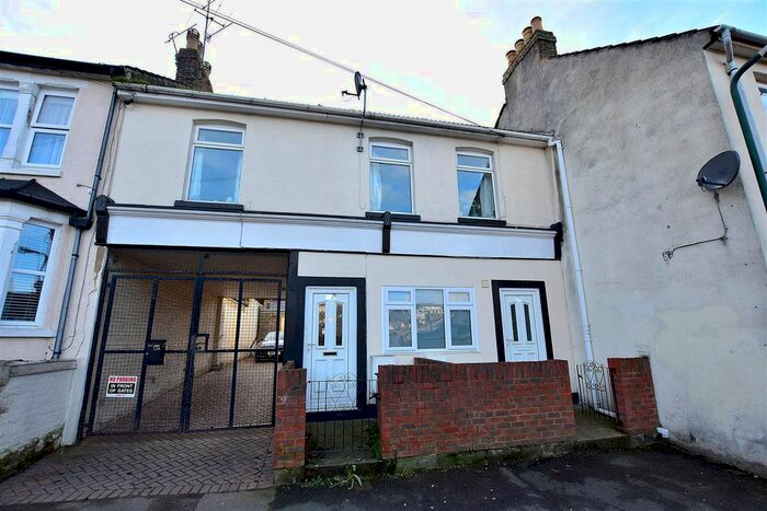 1 Bedroom Flat To Rent In Alexandra Road, Chatham, ME4