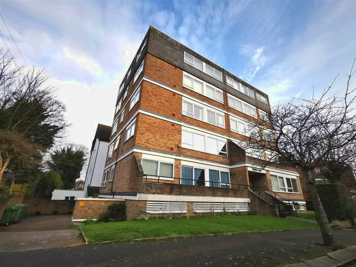 3 Bedroom Flat To Rent In Grange Court, Ingles Road, Folkestone, CT20