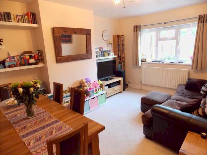3 Bedroom Maisonette Flat To Rent In Gibbs Square, London, SE19