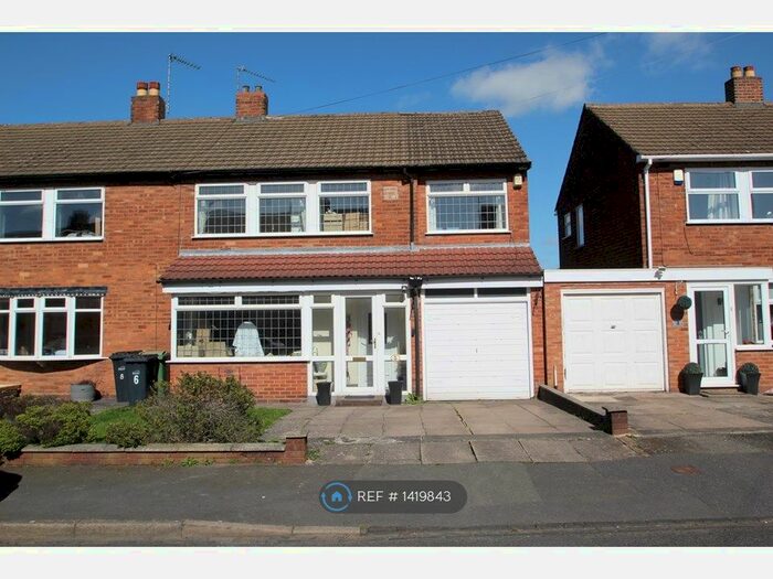 4 Bedroom Semi-Detached House To Rent In Wheatcroft Close, Halesowen, B62