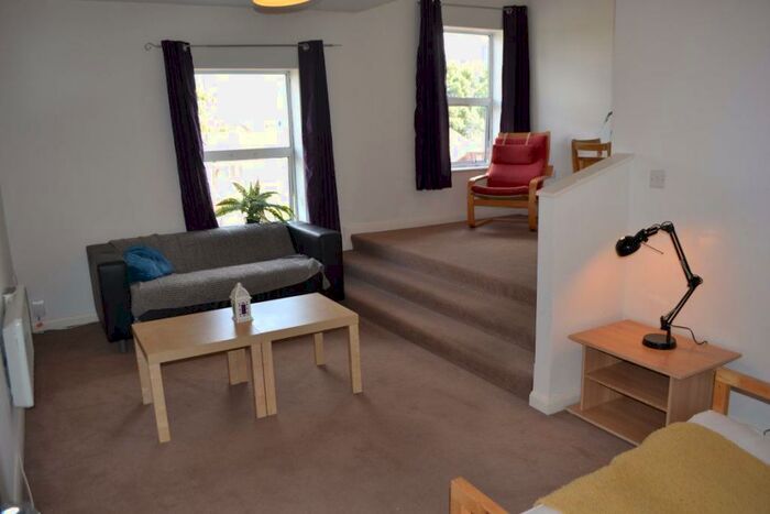 3 Bedroom Flat To Rent In , Chapter Court, B29