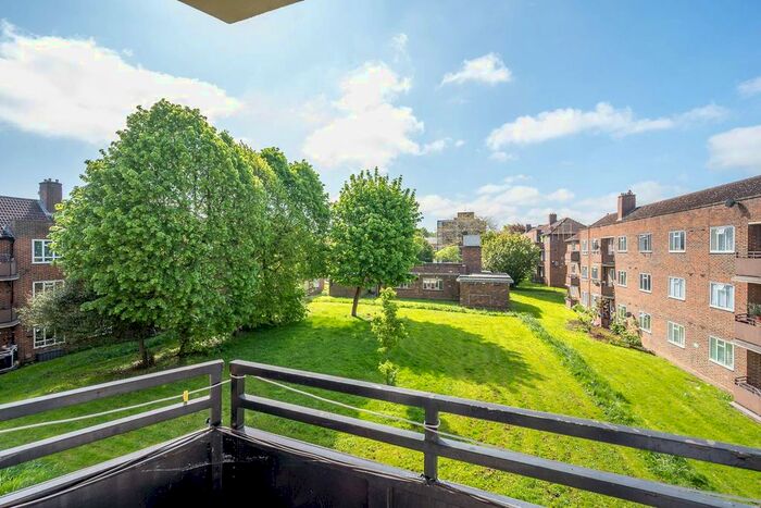 3 Bedroom Flat To Rent In Aubyn Square, Roehampton, London, SW15