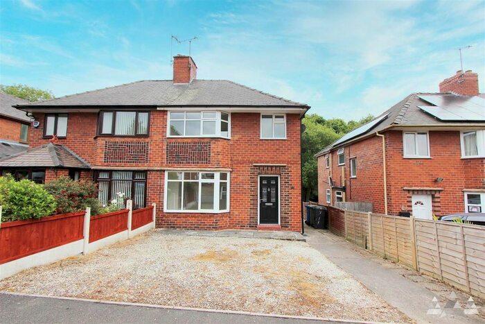 3 Bedroom Semi-Detached House To Rent In Enfield Road, Newbold, Chesterfield, Derbyshire, S41