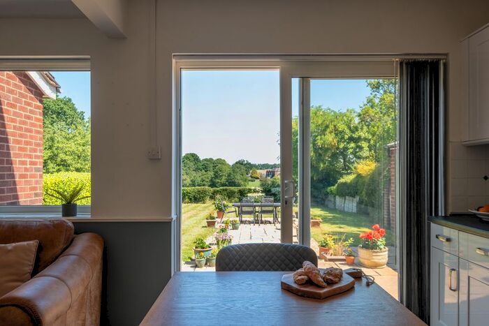 4 Bedroom Detached House For Sale In Highland Road, Kenilworth, CV8