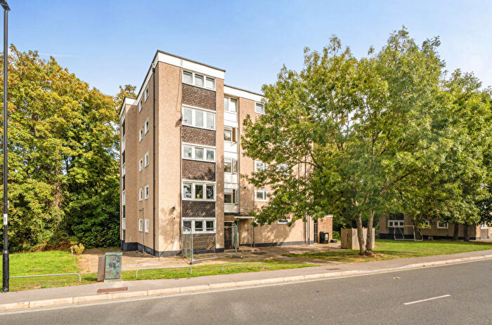 2 Bedroom Flat To Rent In Meggeson Avenue, Townhill Park, Southampton, Hampshire, SO18