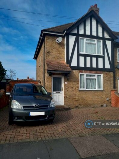 3 Bedroom Semi-Detached House To Rent In Hengist Road, London, SE12