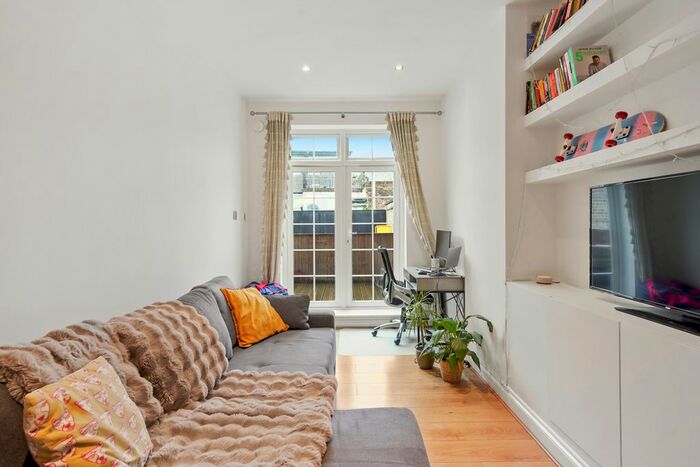 2 Bedroom Flat To Rent In Brighton Terrace, London, SW9