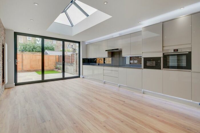 2 Bedroom Apartment To Rent In Englefield Road London, N1