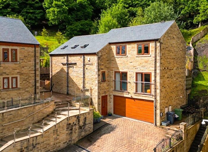 4 Bedroom Detached House For Sale In Parkside Road, Todmorden, West Yorkshire, OL14