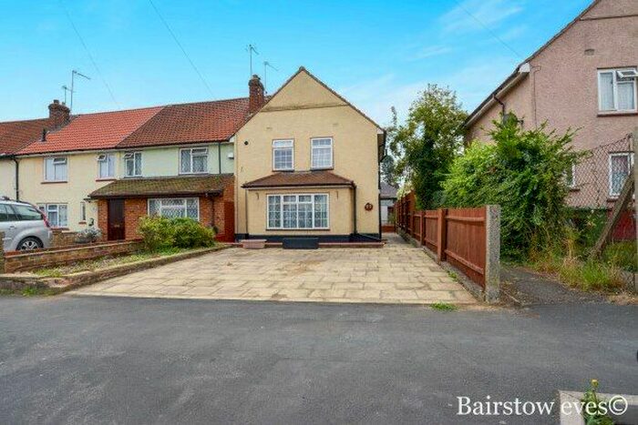 3 Bedroom Property To Rent In Cheshunt, Waltham Cross, EN7