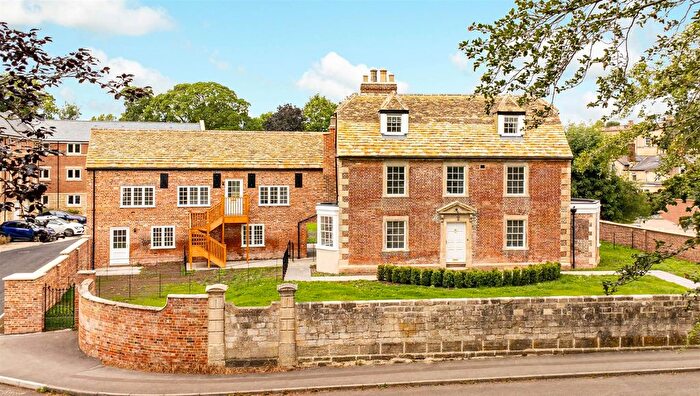 4 Bedroom Flat For Sale In Polebarn Road, Trowbridge, BA14