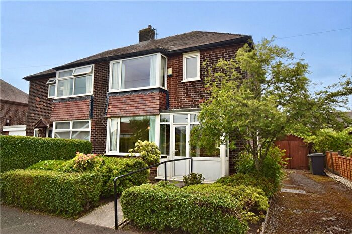 3 Bedroom Semi Detached House For Sale In Loughrigg Avenue, Thornham, Royton, Greater Manchester, OL2