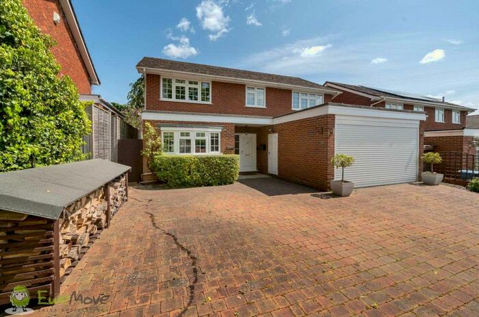 4 Bedroom Detached House For Sale In Bracknell Lane, Hartley Wintney, Hook, RG27