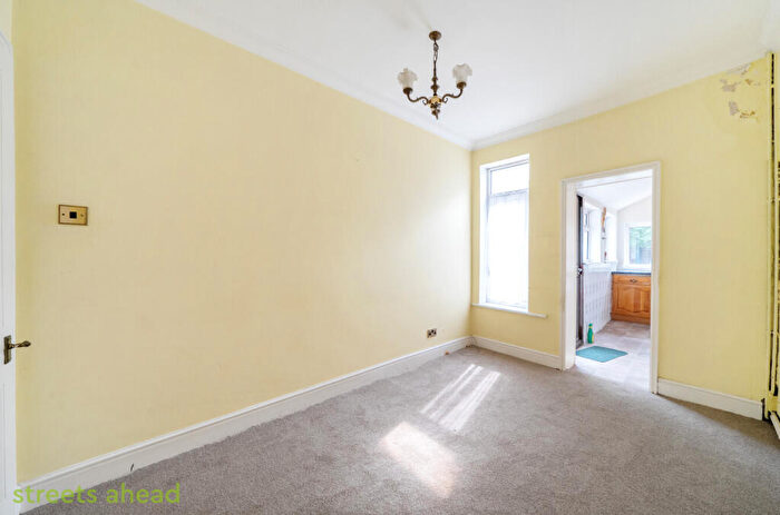 3 Bedroom Terraced House For Sale In Lyndhurst Road, Thornton Heath, CR7