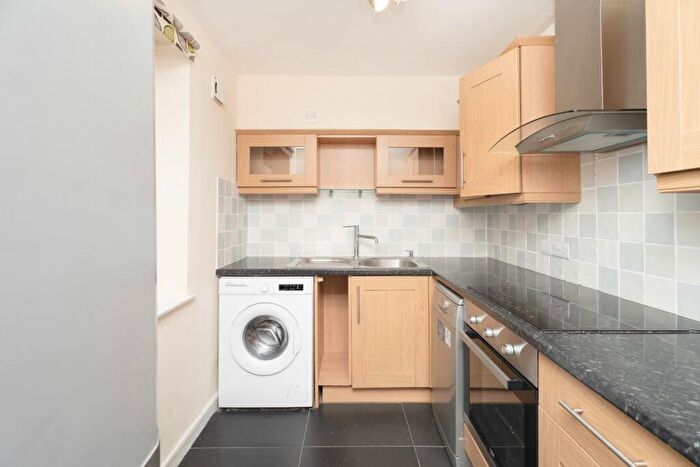 1 Bedroom Flat To Rent In Auckland Road, Crystal Palace, London, SE19