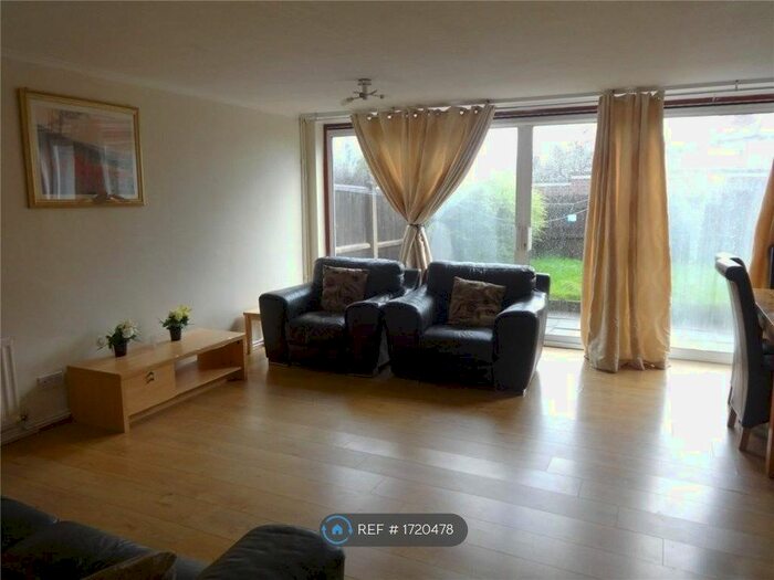 3 Bedroom Semi-Detached House To Rent In Arless Way, Birmingham, B17