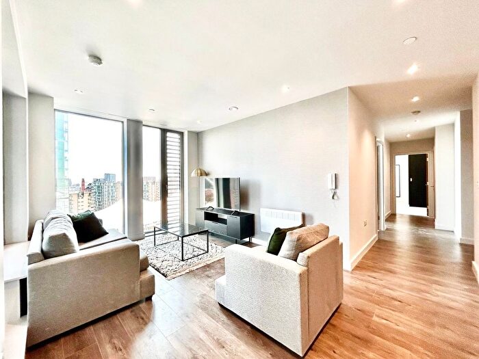 3 Bedroom Flat To Rent In Greengate, Salford, M3