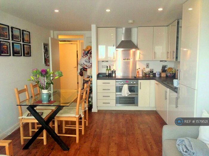 2 Bedroom Flat To Rent In Ramsgate Street, London, E8