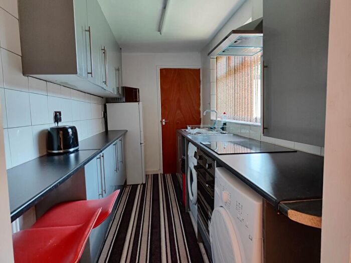 2 Bedroom End Of Terrace House To Rent In Norwood Road: Bedroom House, NG7