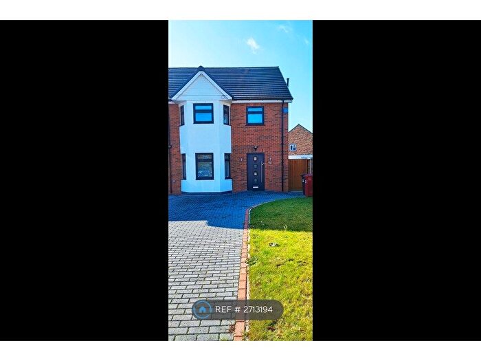 3 Bedroom Semi-Detached House To Rent In Langley Road, Langley Slough Berkshire, SL3