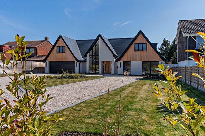 5 Bedroom Detached House For Sale In Kings Avenue, Sandwich Bay, CT13