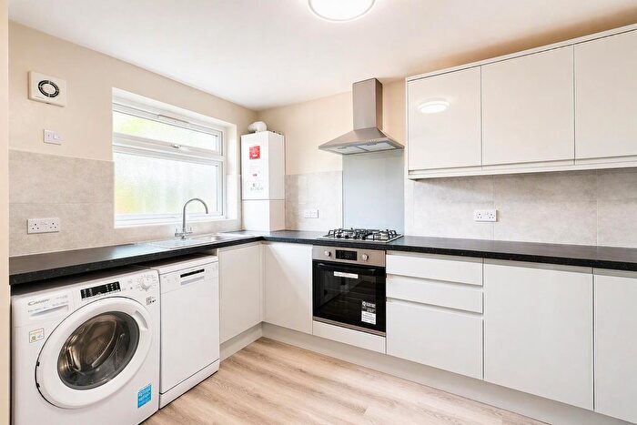 2 Bedroom Flat To Rent In Sefton Court, Jersey Road, Hounslow, TW3