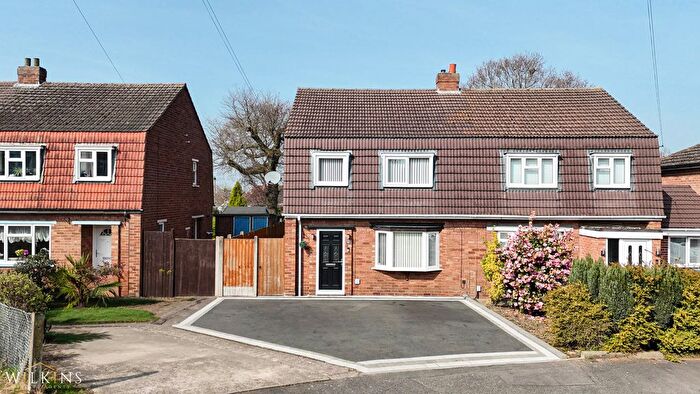 3 Bedroom Semi Detached House For Sale In Macgregor Crescent, Tamworth, Staffordshire, B77