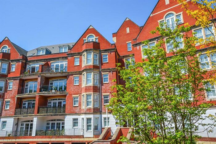 2 Bedroom Apartment For Sale In Rhapsody Crescent, Warley, Brentwood, CM14