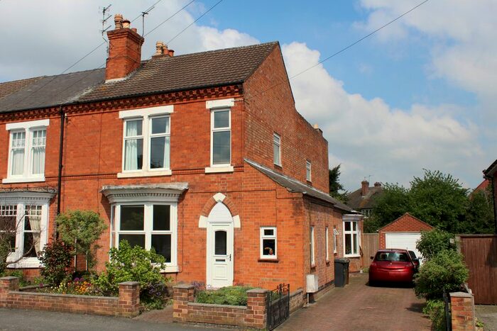 4 Bedroom Semi-Detached House To Rent In Middleton Place, Loughborough, LE11