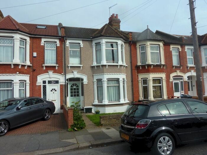 1 Bedroom Flat To Rent In Holmwood Road, Ilford, IG3